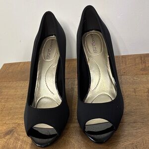 Bandolino Black Peep Toe Heels with Patent Toe